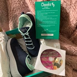 Cheeks fit sneakers